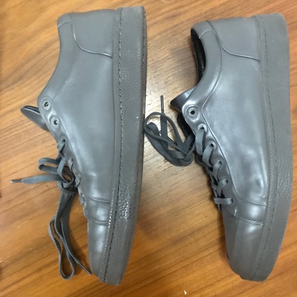 BALENCIAGA PARIS Low Top Leather Sneaker - Picture 7 of 11